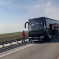 Zapalio se autobus na mostu kod Beške