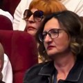 Supruga Duška Vujoševića u suzama tokom oproštajnog govora njegovog profe: Emocije u Ulcinju
