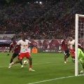 (VIDEO) Da li je moguće da ovo promaši profesionalni fudbaler?