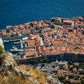 Za vučenje kofera na točkiće starim jezgrom Dubrovnika, kazna 265 evra