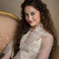 Ekskluzivno: Život princeze više je horor nego bajka! Dominik Devenport o tajnama austrijske carice koju igra u seriji "Sisi"