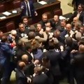 VIDEO: Tuča u italijanskom parlamentu, poslanika izneli u kolicima