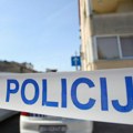 Strava u Zagrebu: Hodao go po ulici i sekirom razbijao automobile, u kući mu pronašli telo žene