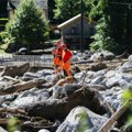 Tri osobe zatrpane u odronu kamenja: Potraga za njima u toku, dramatični prizori na licu mesta (foto)