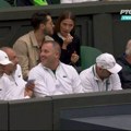 Novak gazi, lepotica iz Rusije se šminka! Sedi kod Đokovića, a njen muž je voleo Anu Ivanović! (foto)