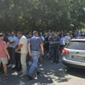 Funkcioneri Srpske demokratije pušteni iz policije, usledila protestna šetnja u centru Kosovske Mitrovice