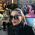 (Video) Ceca plače na sahrani palme: Naočarama nije uspela sa sakrije suze: Tužni prizor