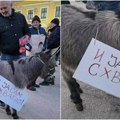 (FOTO/VIDEO) Nesvakidašnji „transparent“ na protestu u Vladimircima