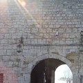 Vlast okačila kukasti krst na tvrđavi u Nišu (foto)