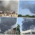 Ovo su prvi snimci sa mesta pada aviona u indiji! Stravične scene, požar se širi! (video)