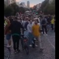 Protestni korzo na putu ka Exitu: Transparenti, krvava šaka i slike otpora