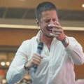 Dirljiv omaž prošlosti: Nikad viđena fotografija otkriva da je brat Marinka Rokvića preslikan pevač