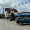 Divljačkoj vožnji nema kraja, roditelji strahuju za decu: "Uleću kolima u dvorište, svaki dan neka nezgoda"
