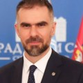 Pomen bez podela, uvreda, blokada i gađanja jajima bio bi čin dostojan žrtava Mićin: Svi zajedno da odamo poštu stradalima, u…