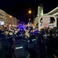 Sukob ispred Banovine u Novom Sadu: Policija odvukla autobus Jaćimovića, građani potisnuti štitovima, počela privođenja VIDEO…