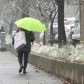 У Србији данас облачно и хладно, местимично суснежица и снег