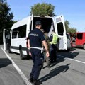 Возио 35 миграната у комбију, па покушао да побегне: Ухапшен мушкарац у Сурдулици