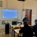 Na maturu bez automobila: Tribina o bezbednosti saobraćaja u Srednjoj tehničkoj školi u Somboru