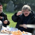 "Rane i dalje bole kao da je juče otišao" Radoš Bajić slomljen od tuge na deceniju od smrti Mande, podelio trenutak sa…