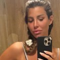 Budna u cik zore! Žena Slobe Radanovića pokazala šta radi na letovanju: Otišla na more bez muža, pa se slika u uskom i kratkom…