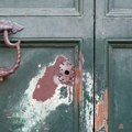 Nema turiste koji nije stao ispred ovih zelenih vrata u Italiji, a malo ko zna da vekovima čuvaju tajnu: Jedan pogled kroz…
