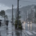 Snažan tajfun ide ka Tokiju: Upozorenja na poplave, klizišta i olujne vetrove