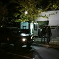 ВЈТ: Нападач бацио нож и погодио жандарма у образ испред Амбасаде Израела, полицајац га усмртио у самоодбрани