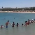 Srbovanje na maks u popularnom letovalištu Naši opleli užičko kolce u toplom Mediteranu, a onda su pale kritike (video)