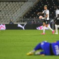 Partizanu poništen gol zbog faula, navijači vređali Vučića, usledio haos na terenu, pojačanje crno-belih dobilo crveni…