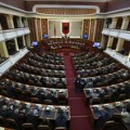 Blokiran rad albanskog parlamenta: Prekinuta plenarna sednica zbog fizičkog obračuna