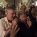 (Video): Savo Milošević zapevao na svadbi Ace Sofronijevića: Ukrstio glas sa pevačem i "pokidao" čuveni hit, gosti u…