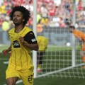 Borusija Dortmund pobedila Bajer Leverkuzen i zadržala šansu za plasman u Ligu šampiona