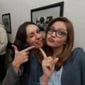 Isplivale fotografije sa snimanja "Ubice moga oca": Glumice u seriji ljute rivalke, a setu osmesi oko glave