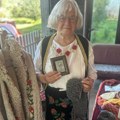 "Baci knjigu, uzmi igle - one će te othraniti": Milica sa deset godina naučila da štrika, a ovaj savet pamti