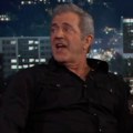 Mel Gibson pozirao ispred Draže Mihailovića: Neviđene scene s Hilandara, glumac u isposnici, a na zidu ova slika