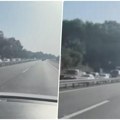 (Video) Haos na auto-putu zbog lančanog sudara Stvorila se ogromna kolona kod isključenja za Smederevo, vozila se gotovo ne…
