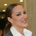 Aleksandra Prijović objavila fotografiju pred sam porođaj Pevačica pokazala kako izgleda u trudnoći, a jedan detalj oduševio…