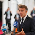 „Odbrojavanje je počelo“: Poziv da se hitno razmotri opoziv Makrona posle ostavke premijera