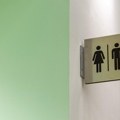 Upozorenje devojkama i ženama: Voajer u novosadskom tržnom centru gleda preko kabina u ženskom toaletu