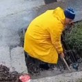 Zbog najavljenih obilnih padavina u toku čišćenje svih slivničkih rešetki na teritoriji grada
