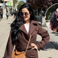 Pršte strasti nasred ulice: Indi u minjaku se "dohvatila" sa opasnim momkom, on pokazao biceps i tetovaže (foto)
