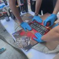 Čačanski studenti razvili veliki transparent, štampali majice i lepili nalepnice "Studenti pobeđuju"