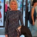 Anđelka Žugić na premijeri predstave u haljini sa prorezom do kuka: U ruci "Ksanaks" torba od 300 evra