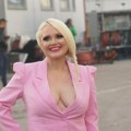 Maja Nikolić u zanosu strasti s partnerom! Skinuli se na plaži, ona ga drži za grudi i ljubi: "Moj muž, moje sve" (foto)