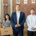 Nagrađeni najbolji učenici srednjih škola. Vredni pokloni za đake generacije Opštine Bečej.