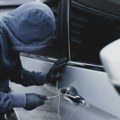 Automobili opet na meti lopova: Za nekoliko minuta mogu da naprave štetu od 2.500 evra