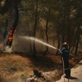 Požar zapadno od Atine i dalje van kontrole, oko 500 vatrogasaca na terenu (FOTO)