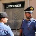 Za 50 sekundi do plena od 100.000 evra Pet lopova autom razvalilo Longines u srcu Rima (foto)