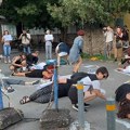 Održan protest ispred novosadske policije posvećen žrtvama femicida