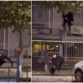 Narod se krsti: Čovek u Novom Sadu usred noći skakuće po ulici kao šimpanza i penje se na drvo?! (video)